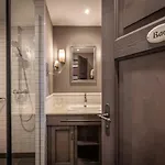 فندق 4 4*
